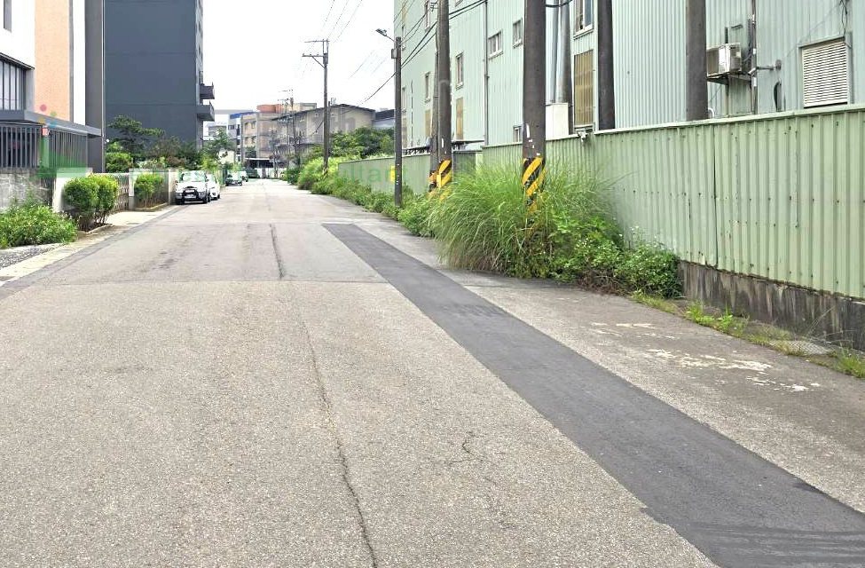 龍潭 240 坪丁種建築用地出售:工業區內丁建、建蔽70/容積300、近高原交流道 2 臨路現況:門前道路 10 米,大型車輛進出從容