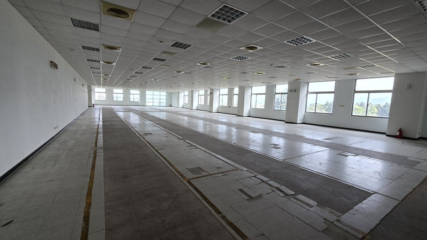 龍潭渴望 700 坪級分租廠辦出租:丙種建築用地、可分租 200~2,200 坪 4 樓層公共動線現況