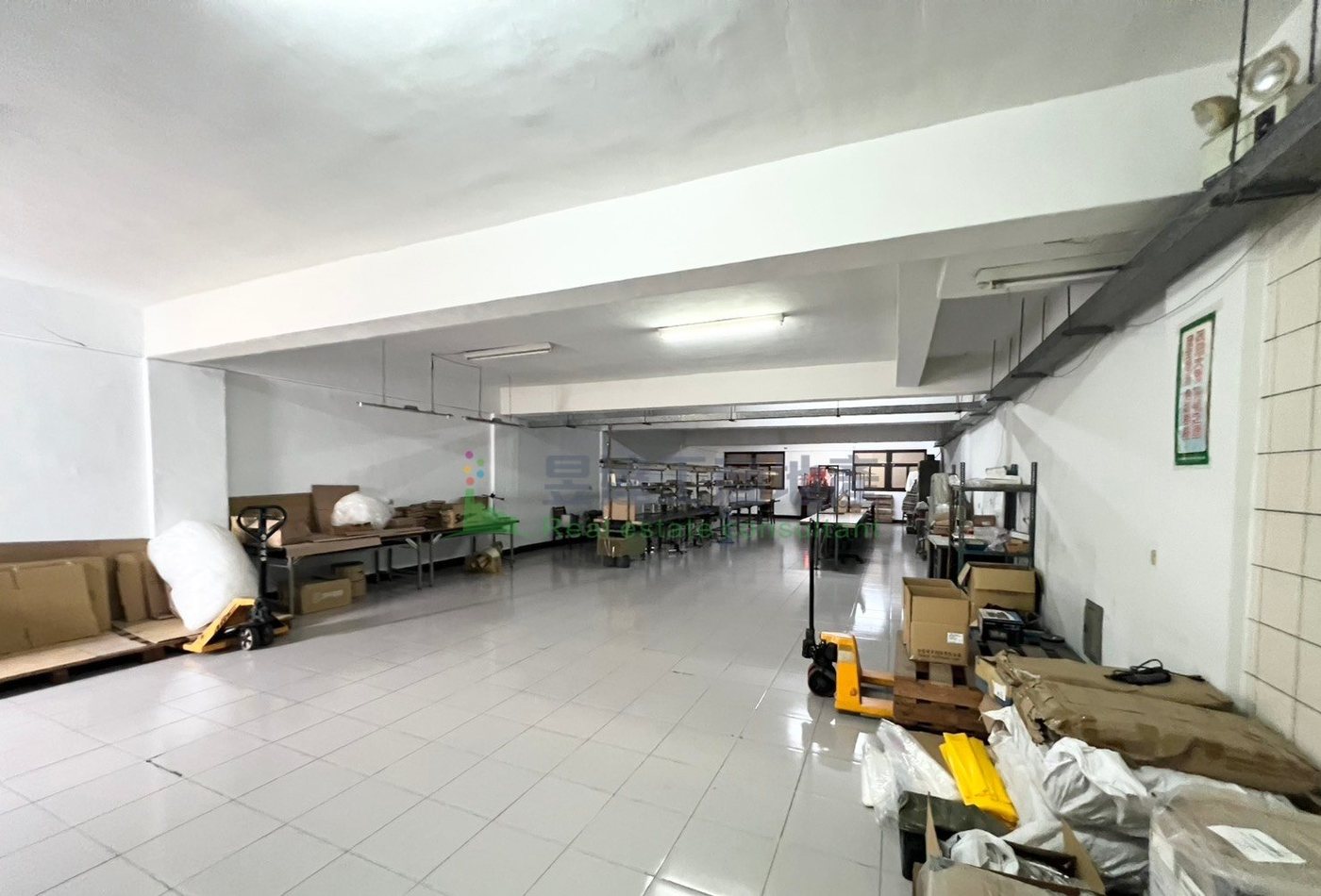 桃園區甲種工業區 RC 三層小廠房出售|總價 5,980 萬、15 米路邊 2 作業與倉儲空間現況