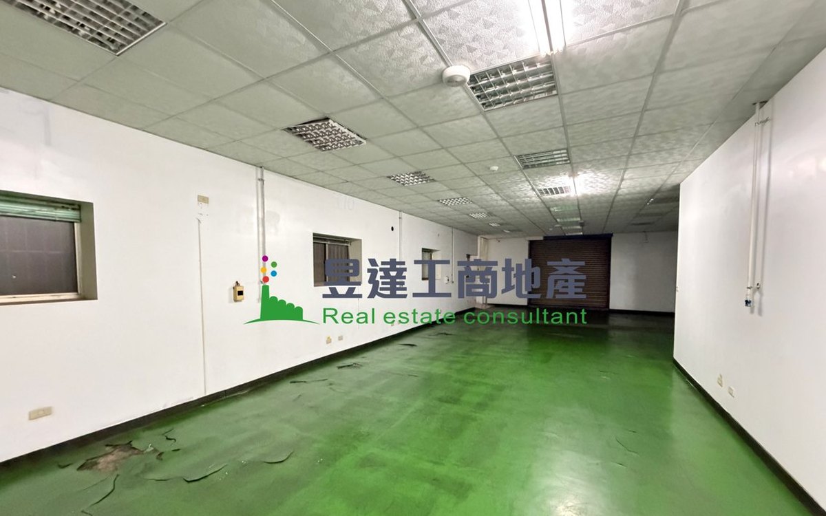 廠內空間現況，地坪已做塗裝