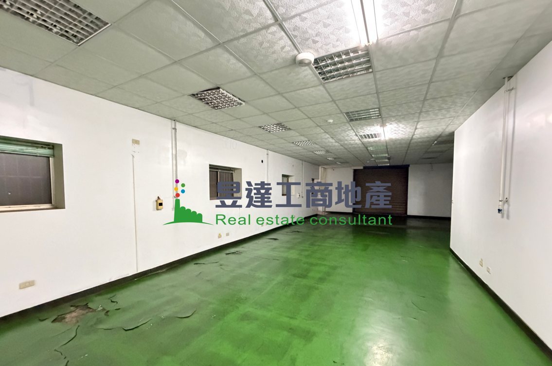 觀音崙坪工業區丁建 RC 雙拼廠房出售|空屋、總價 6,800 萬 2 廠內空間現況,地坪已做塗裝