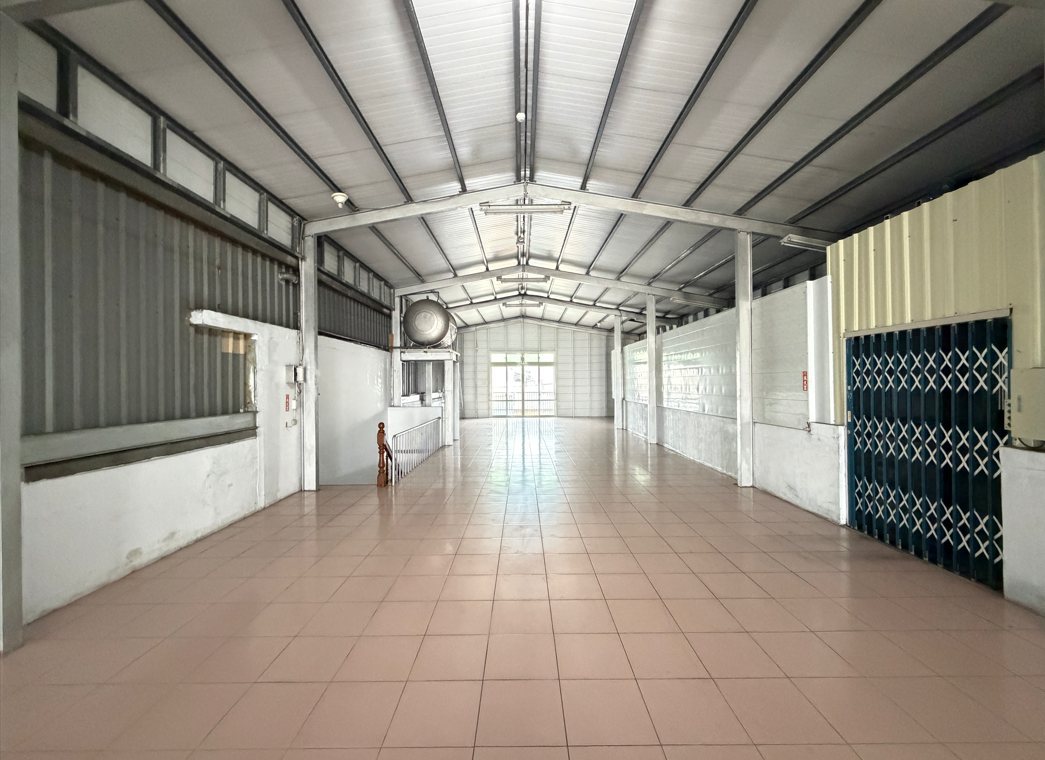 觀音崙坪工業區丁建 RC 雙拼廠房出售|空屋、總價 6,800 萬 3 鋼構挑高空間現況